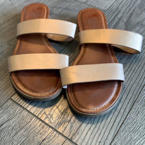 SANDALS • - Picture 3 of 3